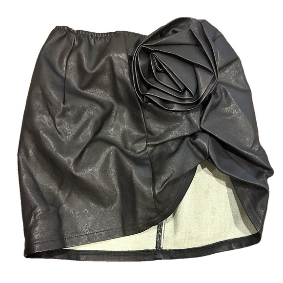 NWT DARK BROWN LEATHER SKIRT WITH FLORAL DETAIL - Picture 1 of 2